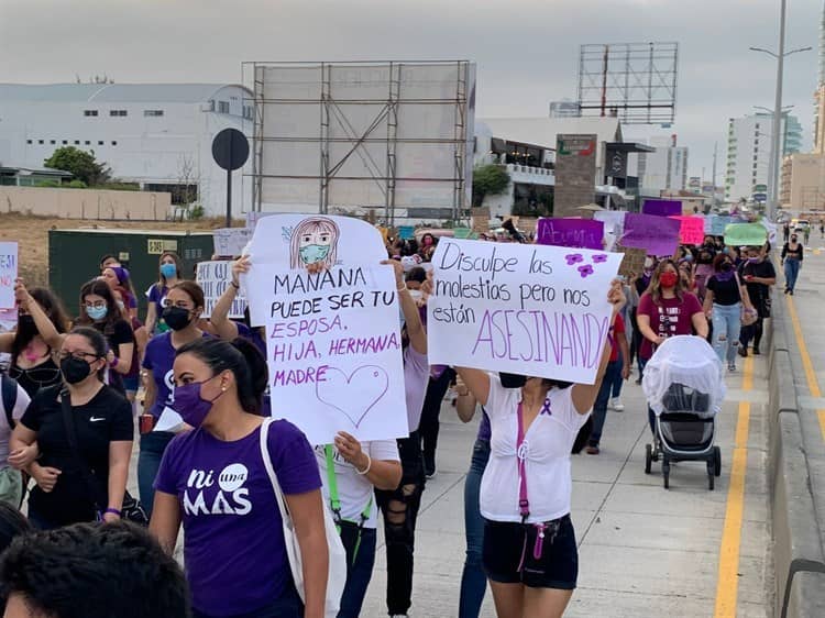 Mujeres exigen un alto a los feminicidios; se manifiestan en Boca del Río