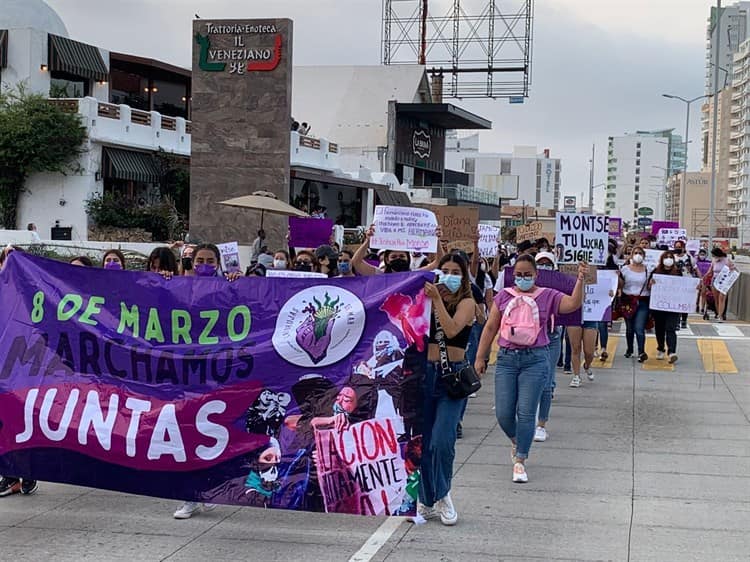 Mujeres exigen un alto a los feminicidios; se manifiestan en Boca del Río