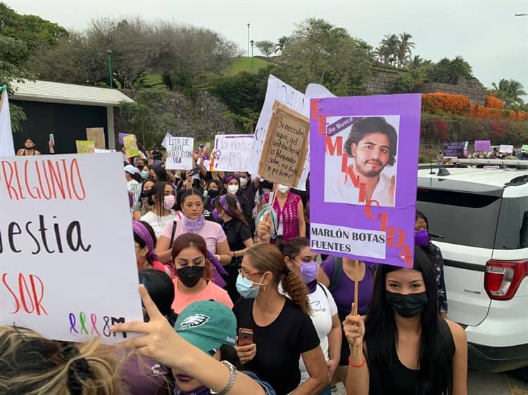 Mujeres exigen un alto a los feminicidios; se manifiestan en Boca del Río