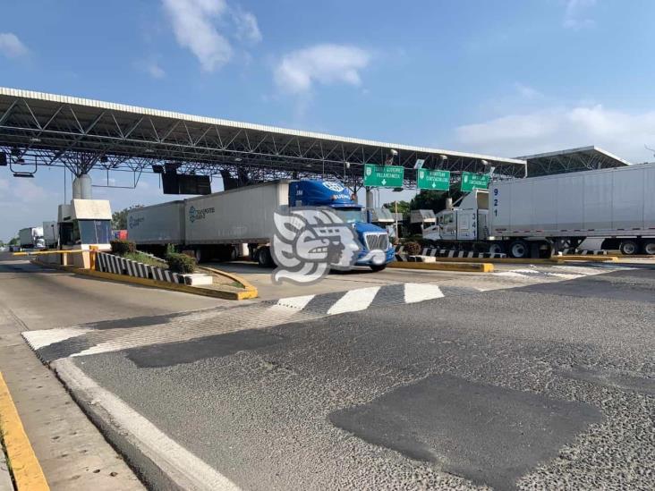 Continúa congestionamiento vial en carreteras del sur