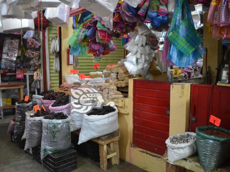 Tras señalar ‘anomalías’ en Mercado Poza Rica, comerciante denuncia discriminación