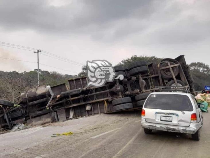 Accidente múltiple en la Veracruz-Puebla; llegan rapiñeros