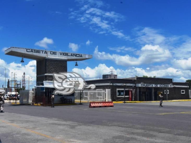 ‘Se fugan’ 165 mil litros diarios de combustibles en refinería Lázaro Cárdenas