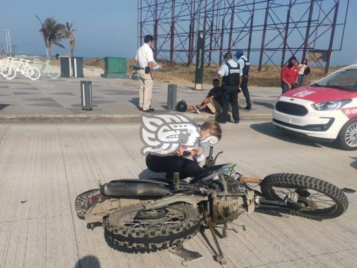 Automóvil impacta a motocilista sobre Costa de Oro en Boca del Río