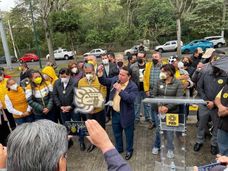 PRD protesta en FGE para exigir liberación de presos por ultrajes a la autoridad