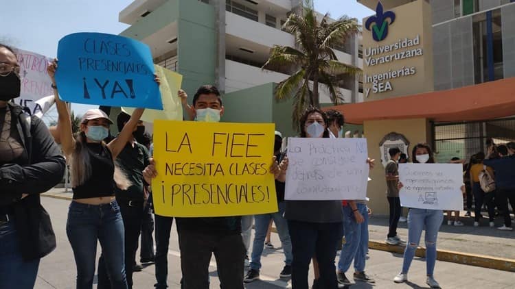 Estudiantes de la Universidad Veracruzana vuelven a manifestarse
