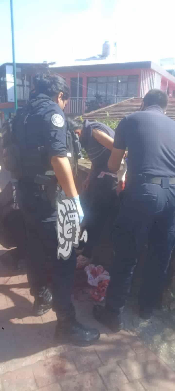 Joven se corta las venas en avenida Manuel Ávila Camacho de Xalapa