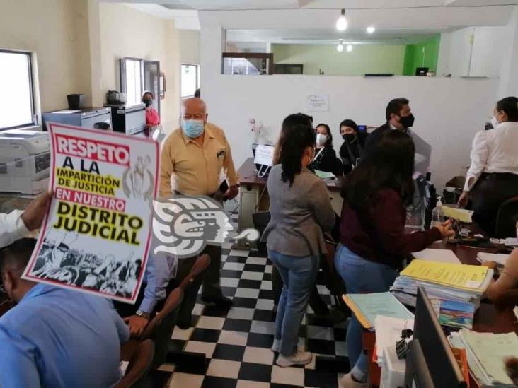 20 ciudadanos pierden sus audiencias tras toma del Juzgado Sexto, en Orizaba