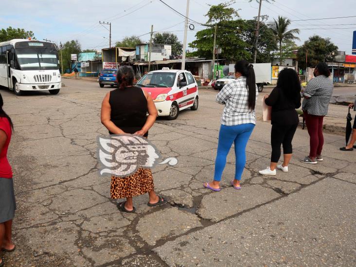 Bloquean avenida en Coatzacoalcos; exigen a CFE restablecer suministro