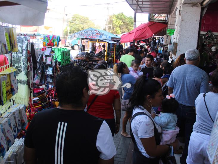 Reducir espacios, piden a comerciantes ambulantes de Coatzacoalcos