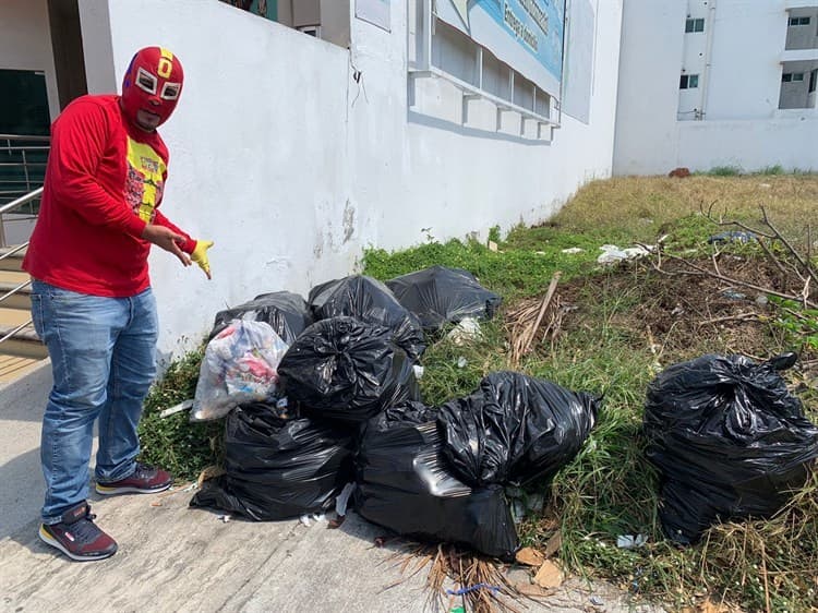 Vecinos urgen atención por basura y plagas en fraccionamiento de Boca del Río