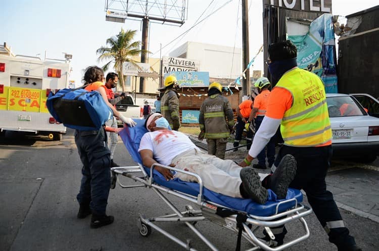 Automóvil se impacta contra fachada de hotel en Boca del Río-Antón Lizardo