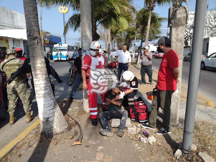 Menor es atropellado por taxista en calles de Veracruz
