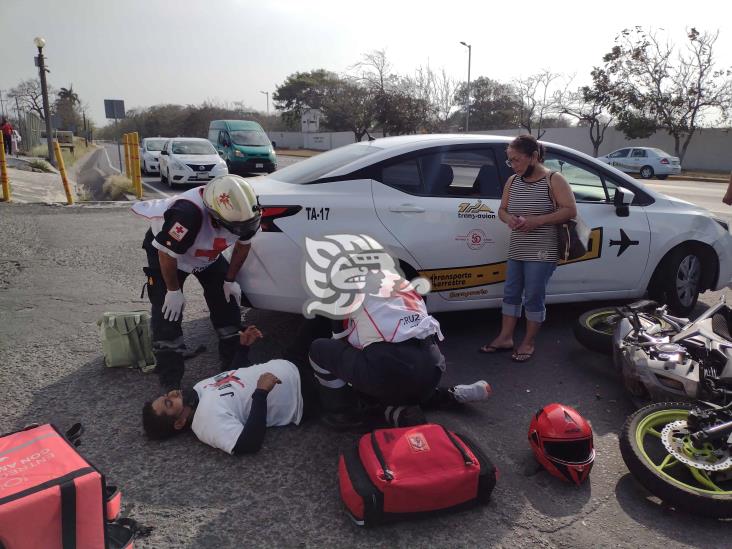 Taxista del Aeropuerto impacta a repartidor de comida rápida en Veracruz