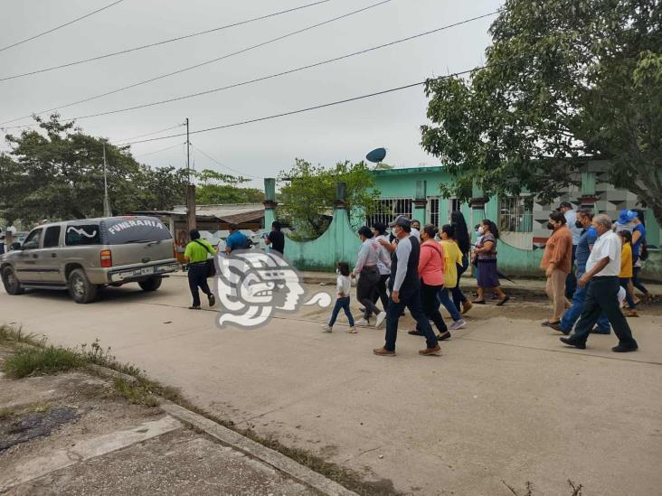 Dan el último adiós a músico de Villa Cuichapa