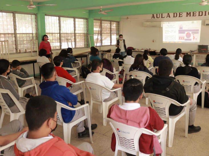 Imparten platicas sobre salud sexual y reproductiva a adolescentes en Cardel