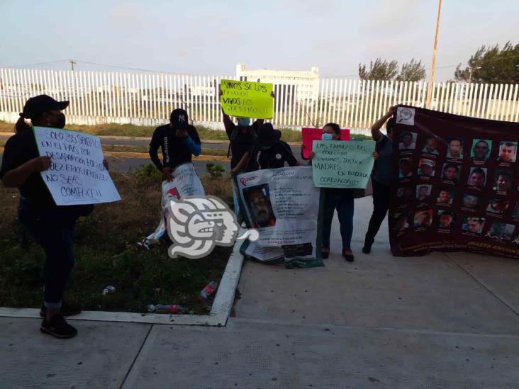 ¿Nuestros hijos dónde están?, protestan en Coatzacoalcos tras detención de policías