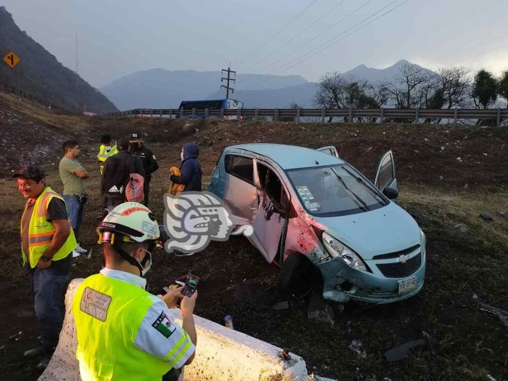 Choque de automóvil en la autopista Puebla-Orizaba deja un herido y daños materiales