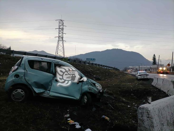 Choque de automóvil en la autopista Puebla-Orizaba deja un herido y daños materiales