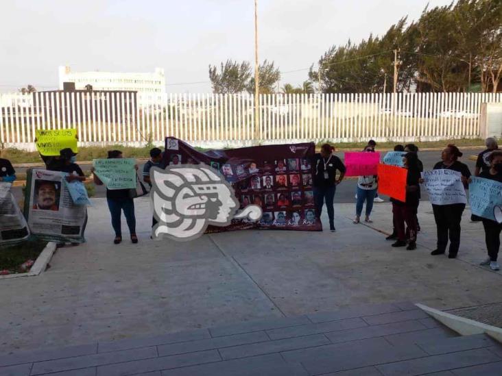 ¿Nuestros hijos dónde están?, protestan en Coatzacoalcos tras detención de policías