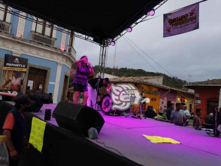 Grupo musical apoya a familias vulnerables de municipio veracruzano