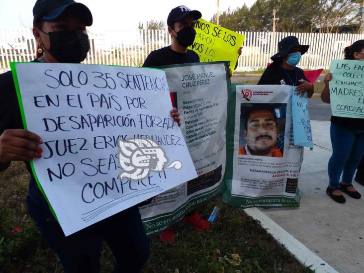 ¿Nuestros hijos dónde están?, protestan en Coatzacoalcos tras detención de policías