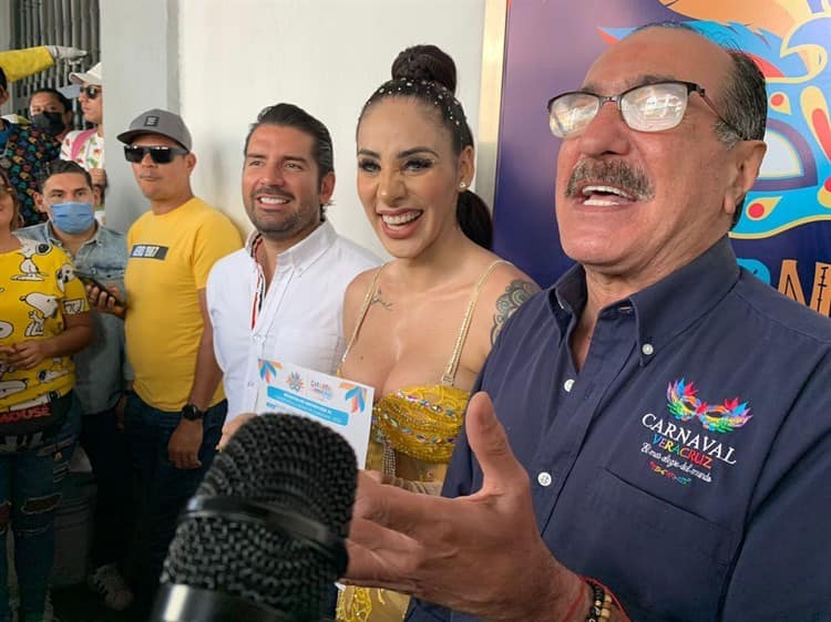 Inicia papaqui de ValeQueen en el zócalo de Veracruz