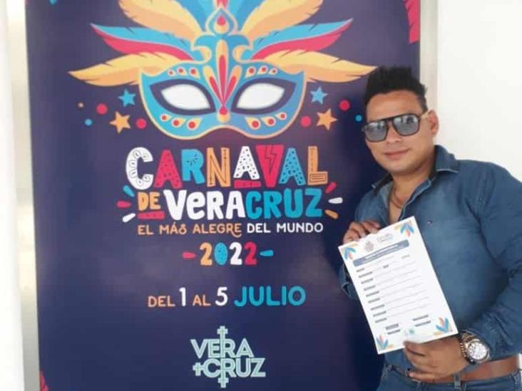 Willy “el más que brilla” se inscribió como candidato a Rey del Carnaval de Veracruz