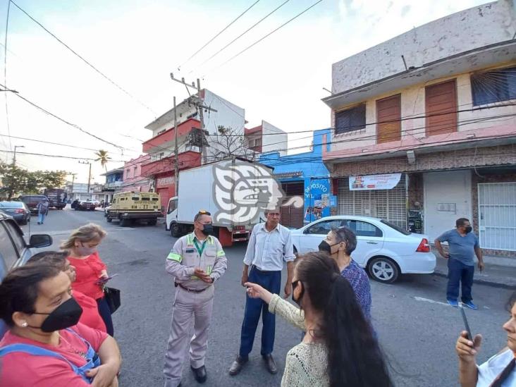 Vecinos realizan plantón en calles de la Colonia Centro ante la falta de luz