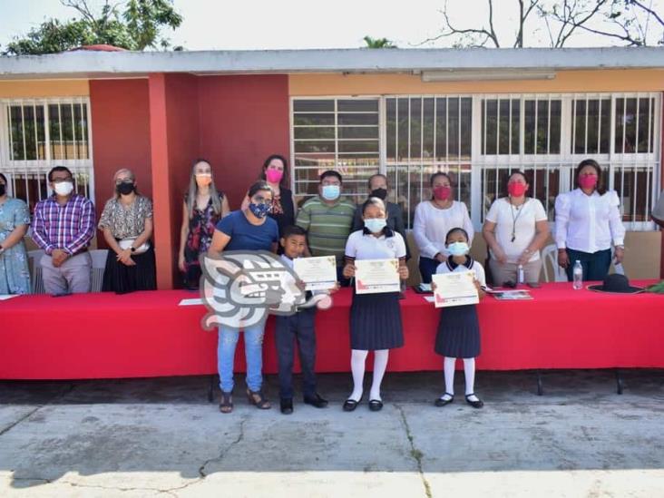 Reconocen a primaria de Soconusco por cortometraje el pozo de la Sal