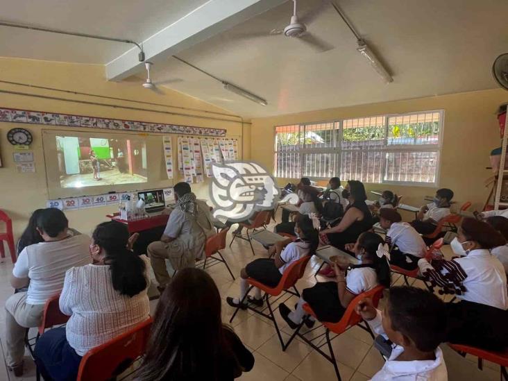 Reconocen a primaria de Soconusco por cortometraje el pozo de la Sal