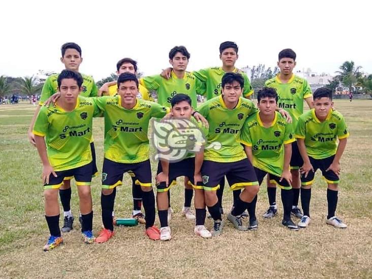 Lluvia de fútbol en varias sedes