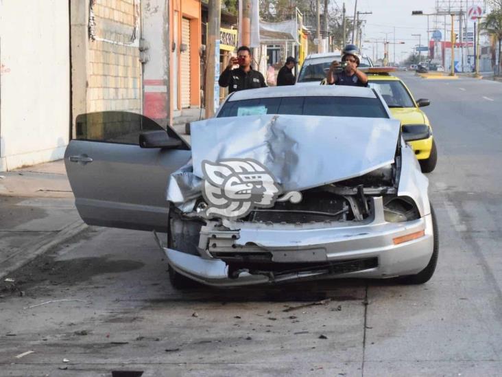 Conductor ebrio choca contra una camioneta en la avenida JB Lobos en Veracruz