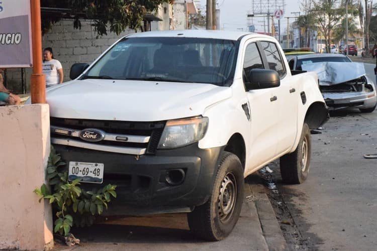 Conductor ebrio choca contra una camioneta en la avenida JB Lobos en Veracruz