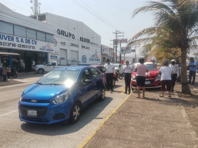 Se queda sin frenos y provoca accidente sobre la avenida Ejército Mexicano