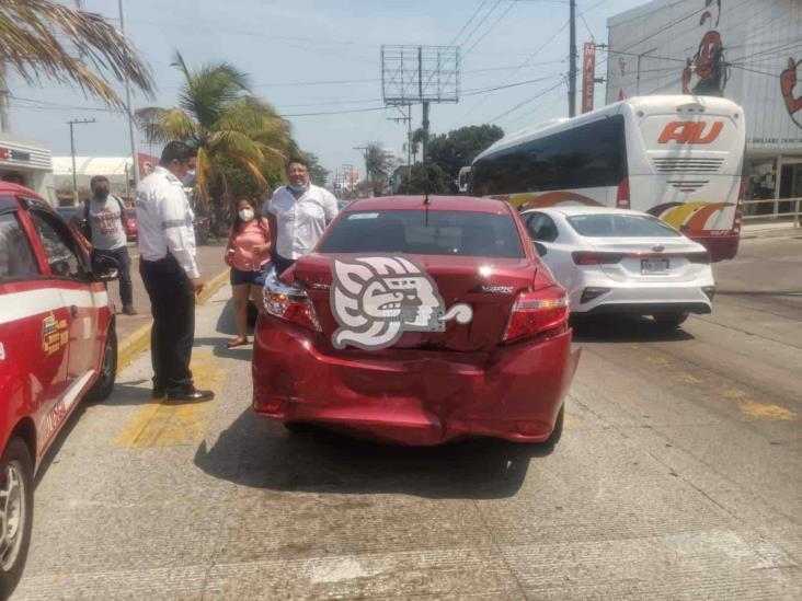 Se queda sin frenos y provoca accidente sobre la avenida Ejército Mexicano