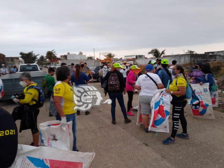 Recolectan casi 500 kilos de basura en playas de Coatzacoalcos