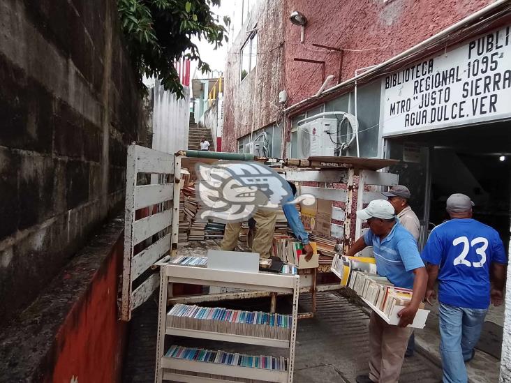 Llevan más de 11 mil libros a la nueva biblioteca de Agua Dulce