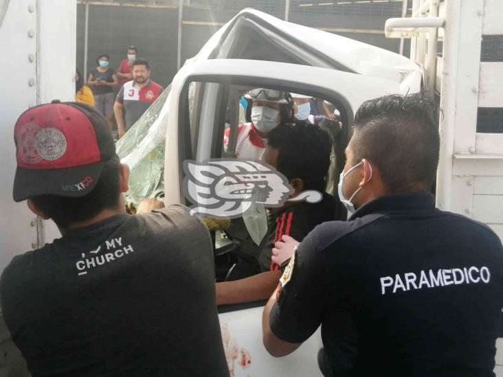 Comerciante de Jáltipan, delicado luego de accidente en Coatzacoalcos