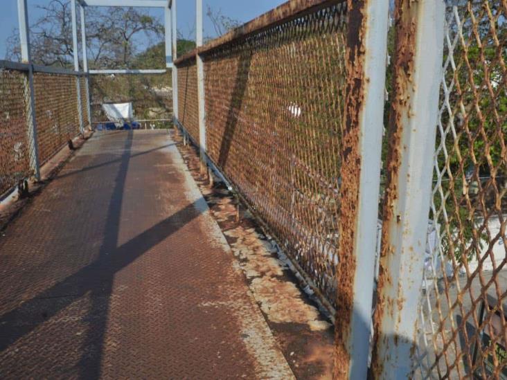 Puente peatonal de Ejército Mexicano es un peligro para la población: Ingenieros