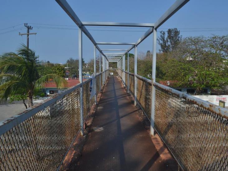 Puente peatonal de Ejército Mexicano es un peligro para la población: Ingenieros