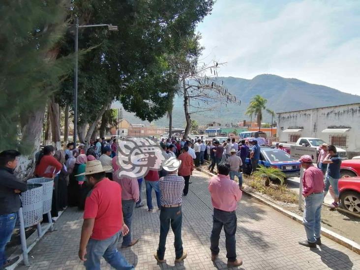 Para exigir frenar abusos de SSP y tránsito, bloquean carreteras en Mendoza y Nogales