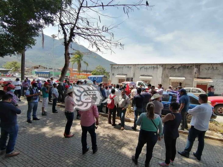 Para exigir frenar abusos de SSP y tránsito, bloquean carreteras en Mendoza y Nogales