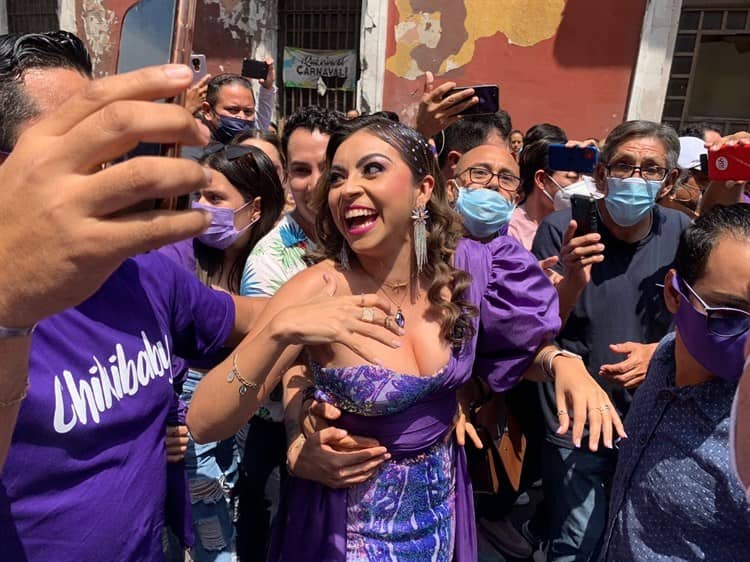 Locutora de La Fiera es oficialmente candidata a reina del Carnaval de Veracruz