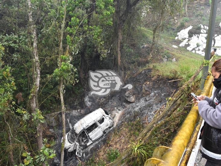 Hallan camioneta calcinada en Ixtaczoquitlán; había alguien adentro