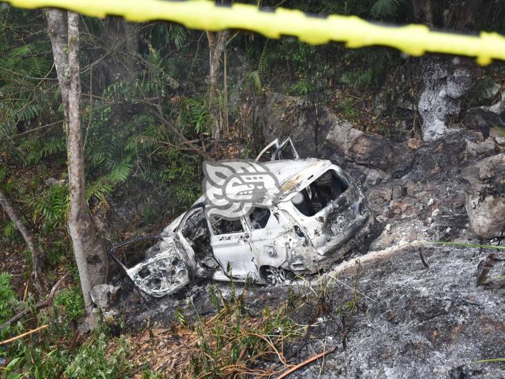 Hallan camioneta calcinada en Ixtaczoquitlán; había alguien adentro