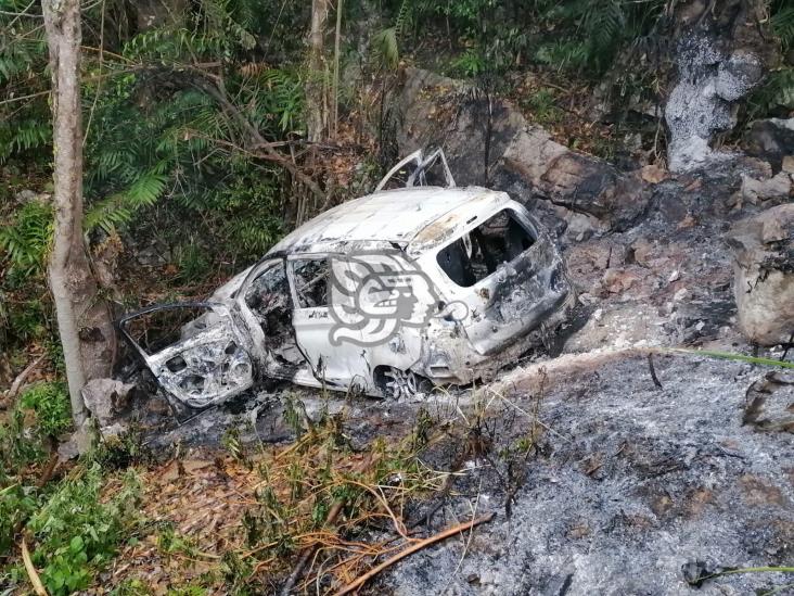 Hallan camioneta calcinada en Ixtaczoquitlán; había alguien adentro