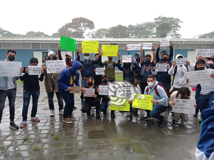 Urgen estudiantes de la UV clases presenciales en campus de zona centro de Veracruz