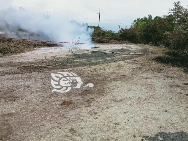 Monitorean en Texistepec canal que expulsa restos de carbón y azufre