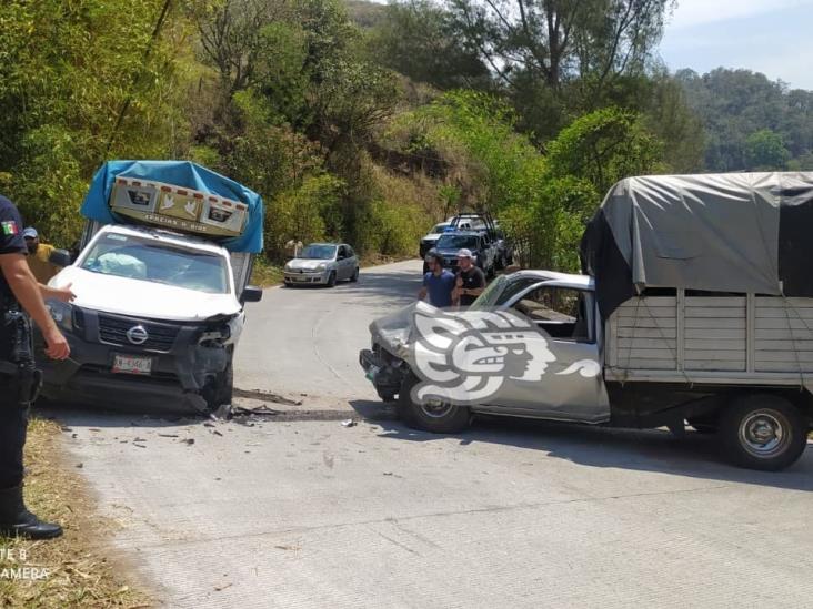 Chocan camionetas en carretera Alto Lucero-Xalapa